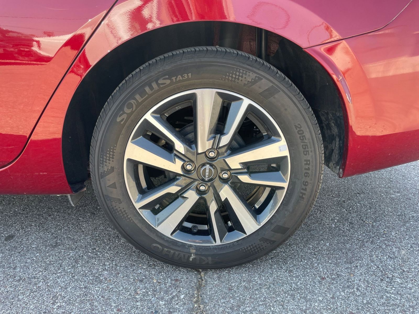 Used 2025 Nissan Versa SV image 28