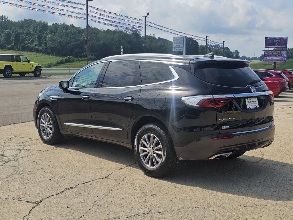 Used 2024 Buick Enclave Premium image 3