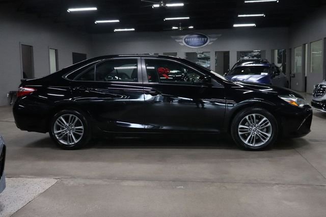 Used 2015 Toyota Camry SE FWD image 6