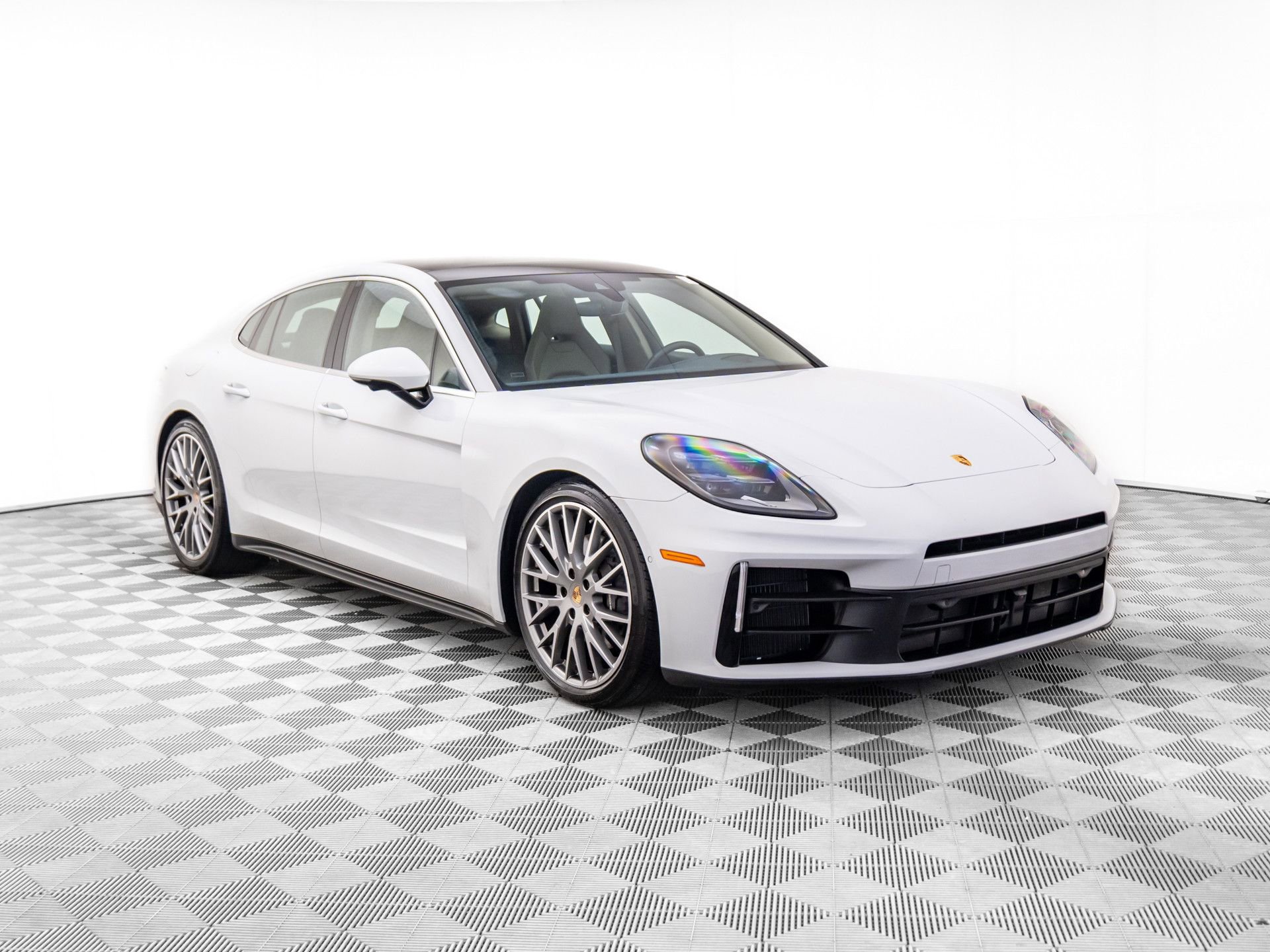 Certified 2024 Porsche Panamera 4 image 6