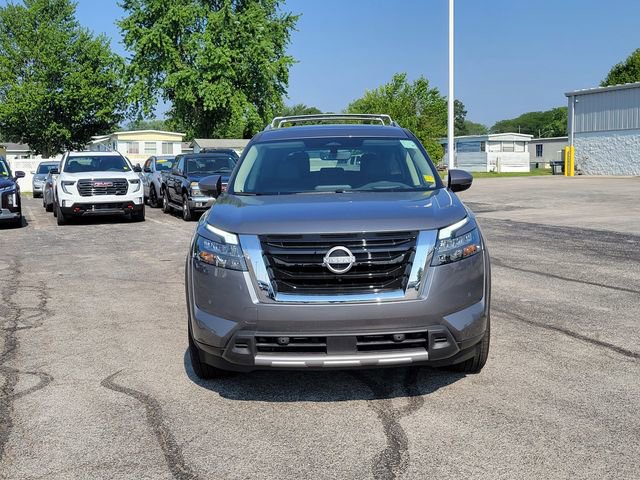 New 2025 Nissan Pathfinder Platinum w/ Cargo Package image 11