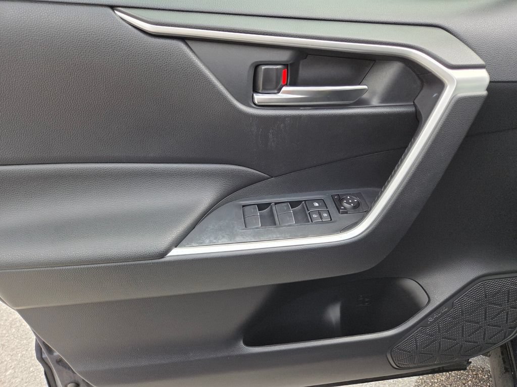Used 2022 Toyota RAV4 XLE Premium FWD image 30