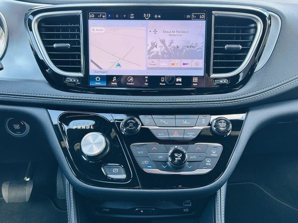 New 2026 Chrysler Pacifica Limited w/ Uconnect Theater Family Group image 28