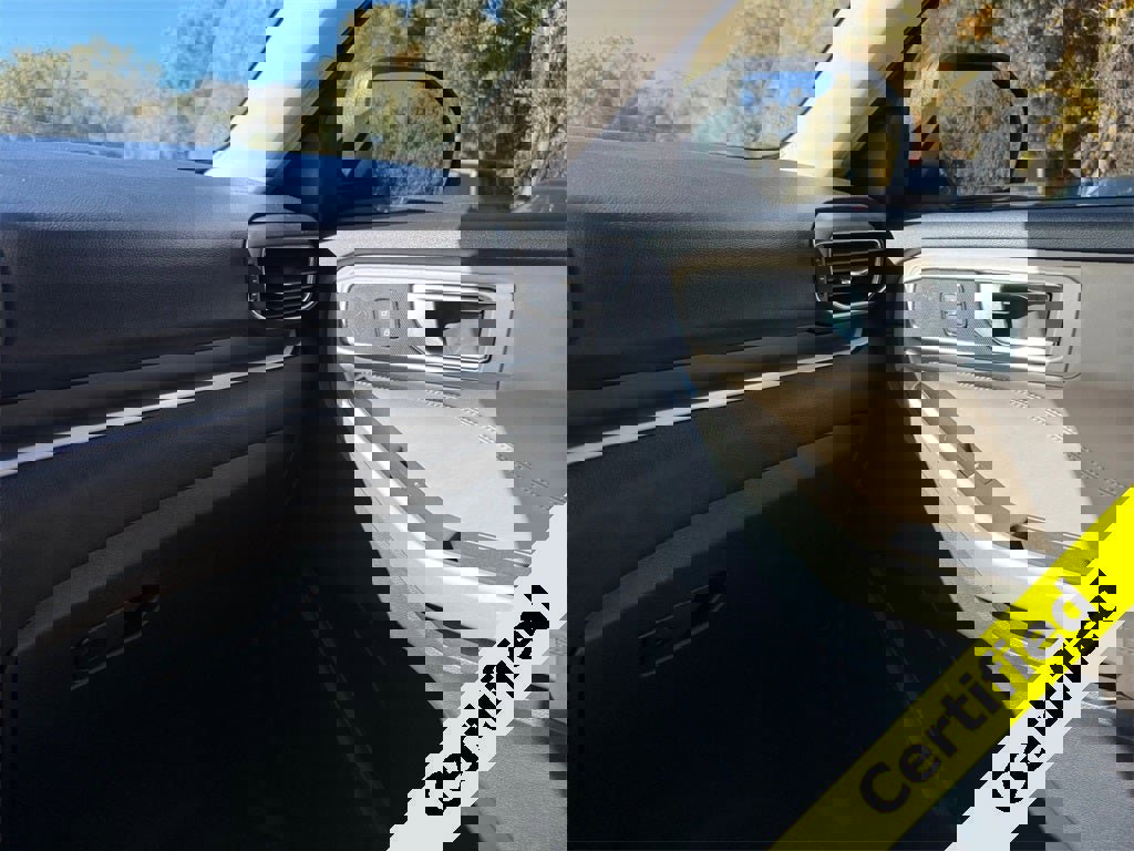 Used 2020 Ford Explorer XLT w/ Equipment Group 202A image 23