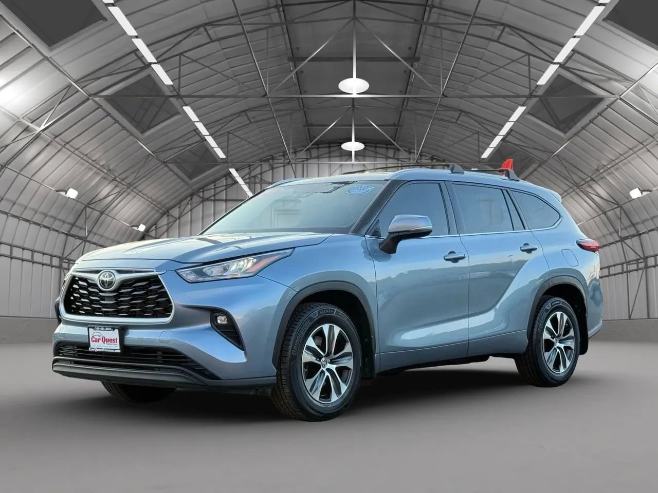Used 2020 Toyota Highlander XLE image 3