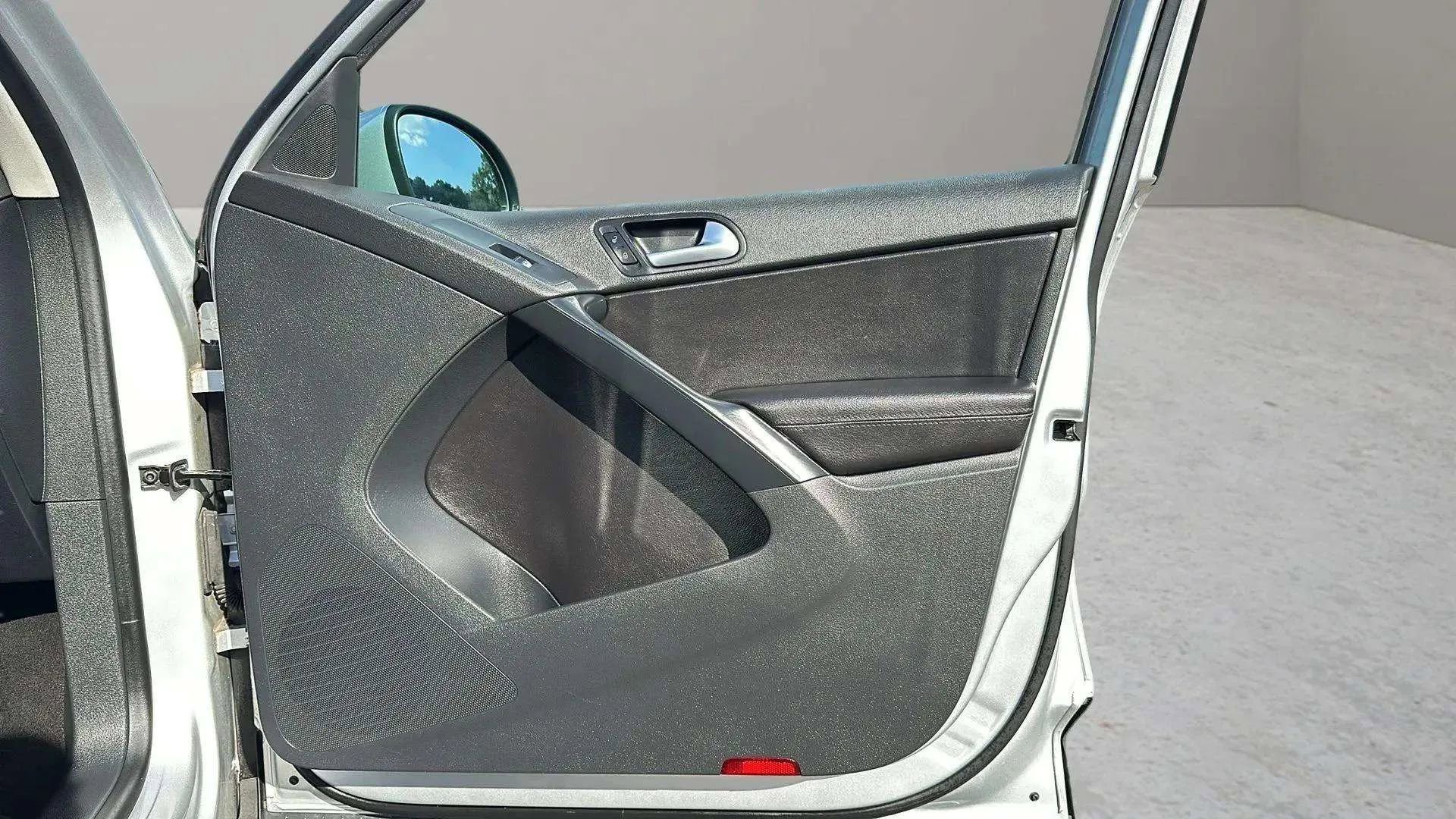 Used 2016 Volkswagen Tiguan S image 17