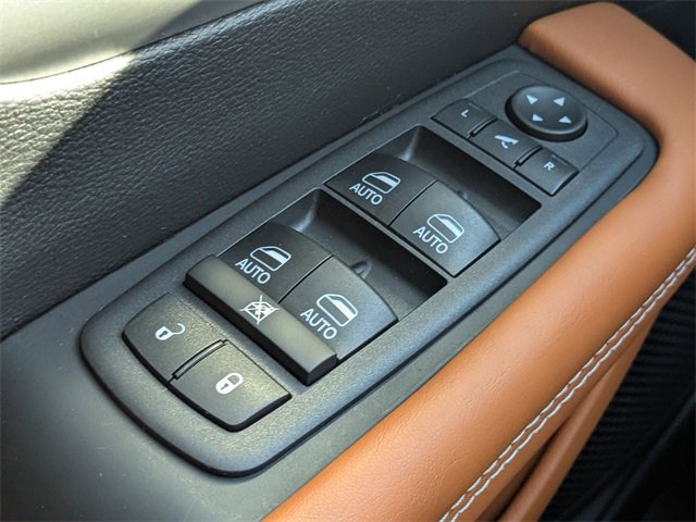 New 2026 Chrysler Pacifica Pinnacle image 25