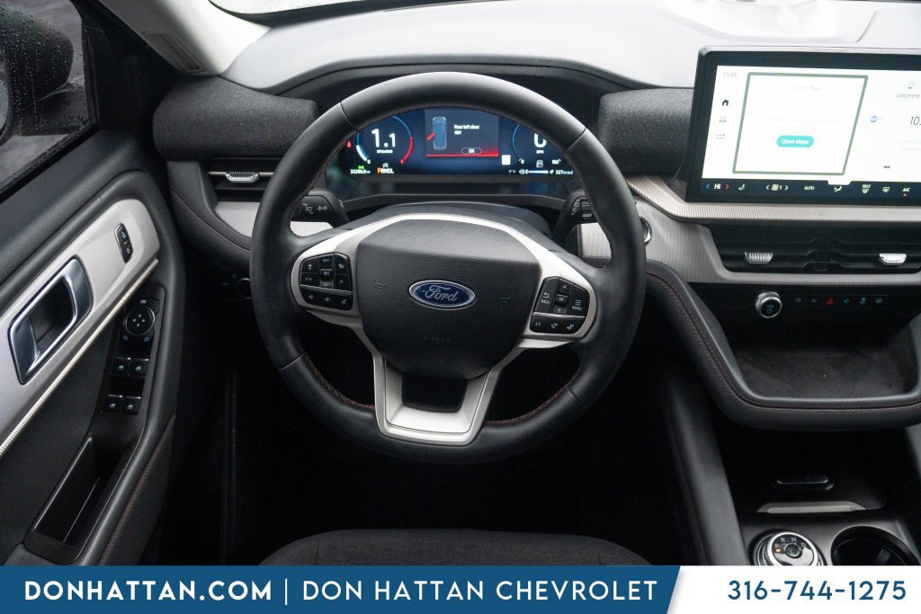 Used 2025 Ford Explorer Active AWD/4WD image 4