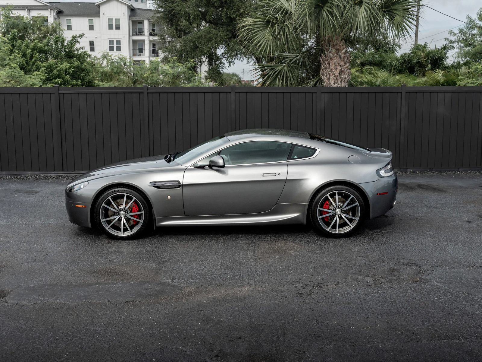 Used 2011 Aston Martin V8 Vantage Coupe RWD image 30