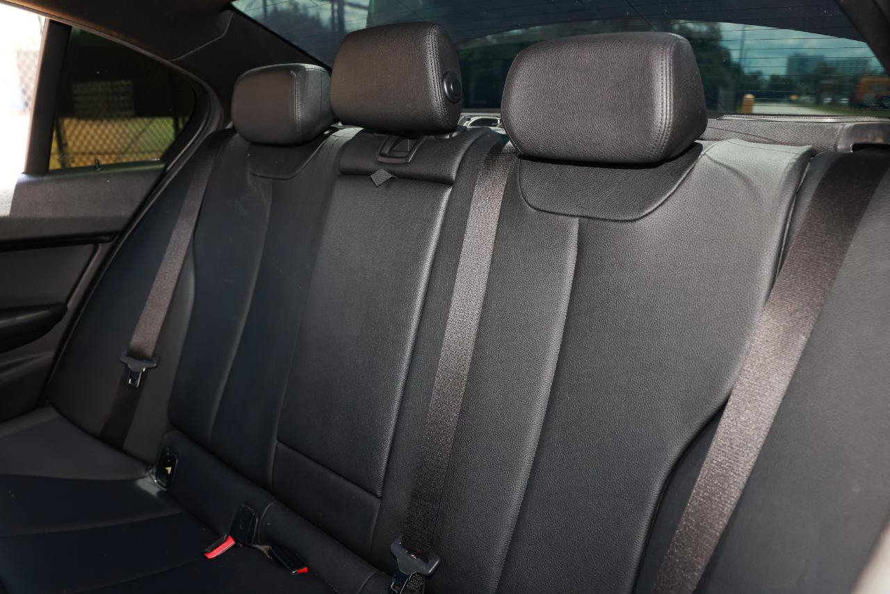 Used 2017 BMW 340i Sedan RWD image 12