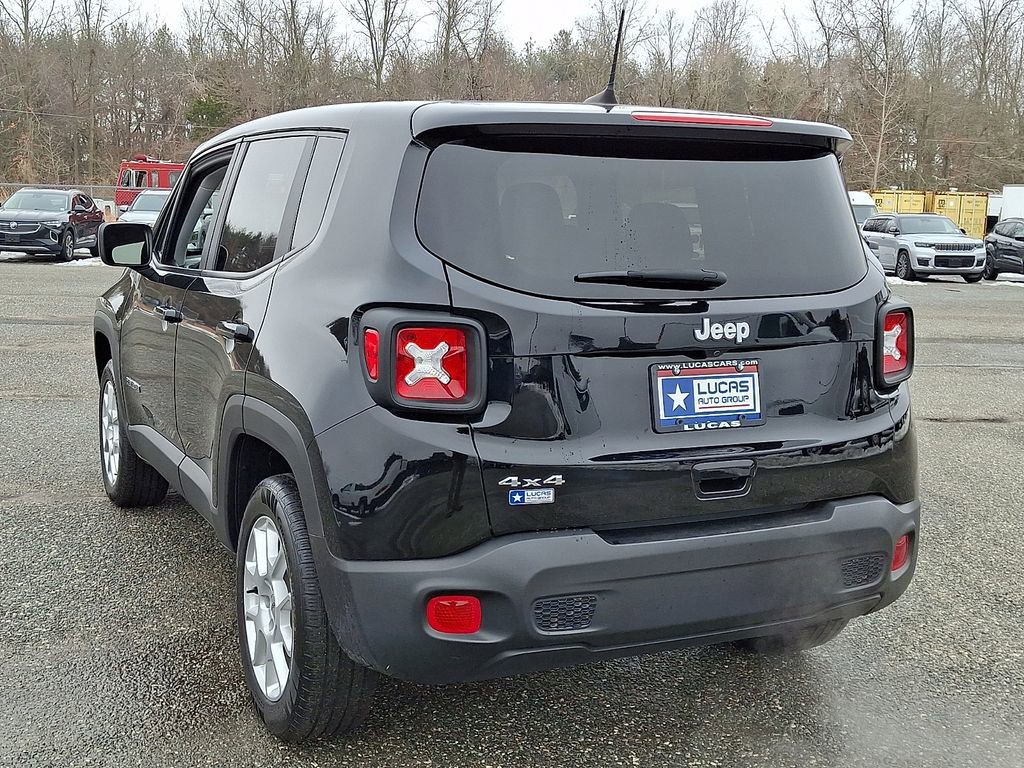 Used 2023 Jeep Renegade Latitude AWD/4WD image 9