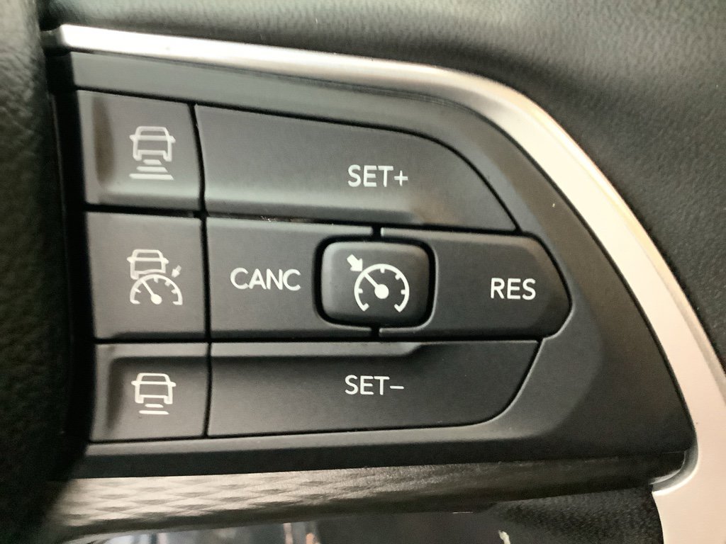 New 2025 Jeep Grand Cherokee Laredo X w/ Luxury Tech Group I image 17