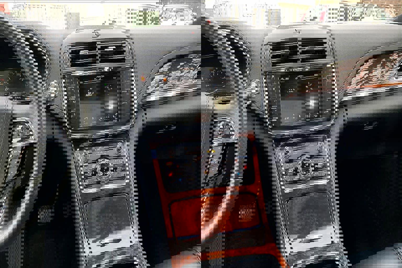 Used 2017 Lincoln Continental Premiere image 7