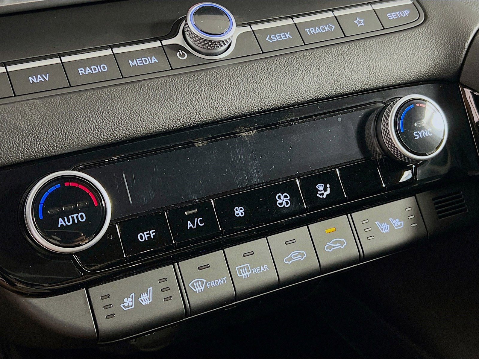 New 2025 Hyundai Elantra Limited FWD image 11