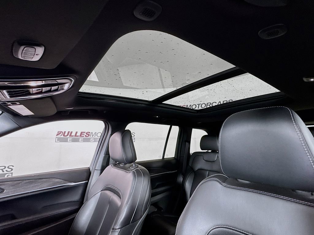 Used 2024 Jeep Grand Cherokee Limited w/ Black Appearance Package image 22