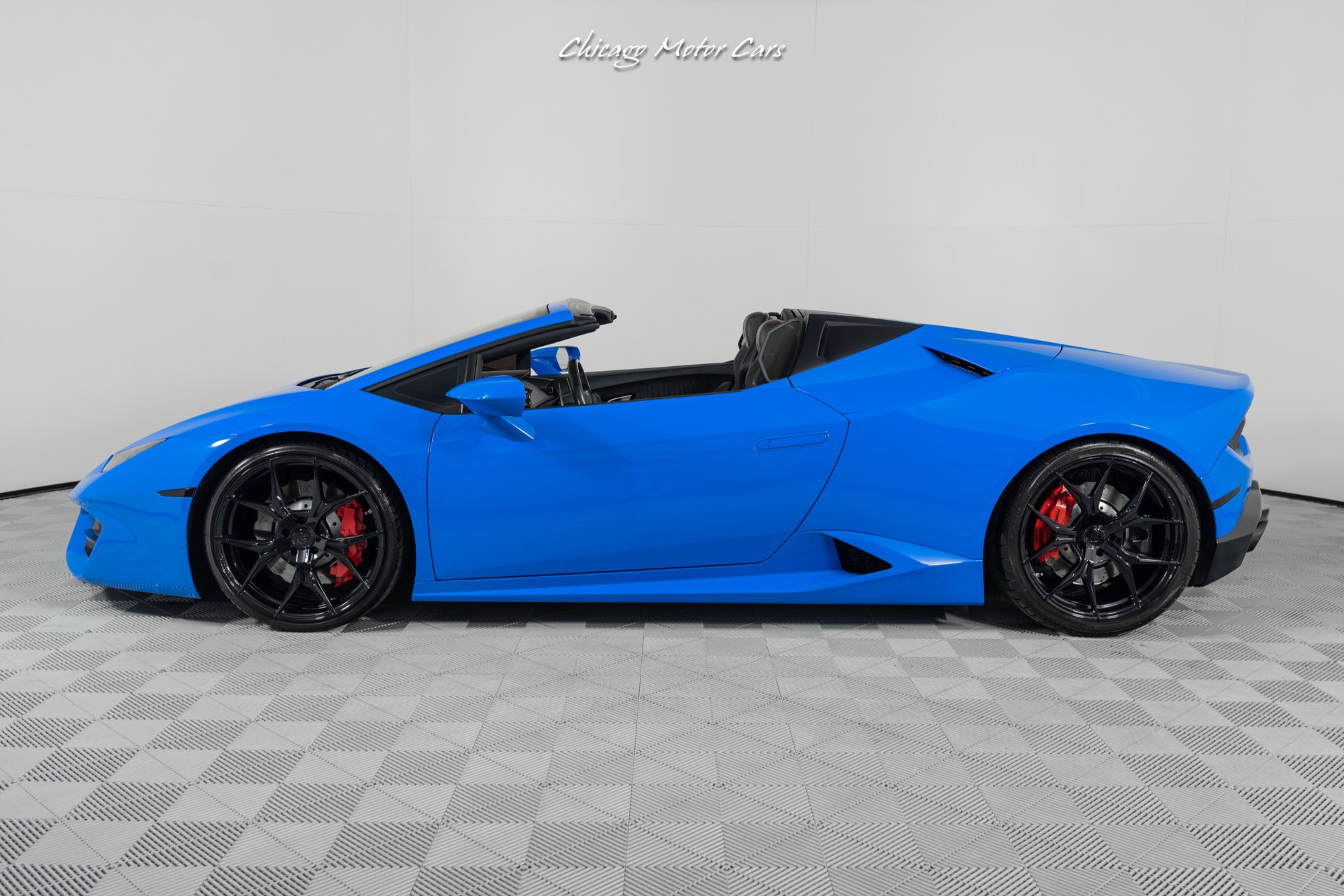 Used 2017 Lamborghini Huracan LP 580-2 RWD image 2