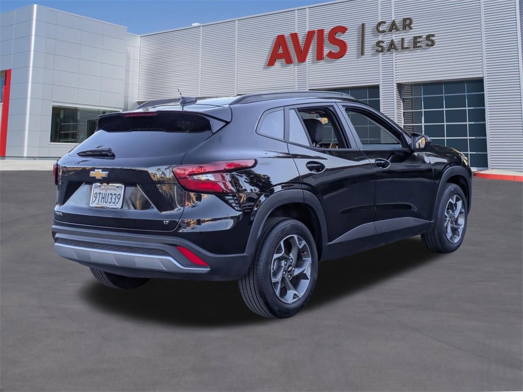 Used 2025 Chevrolet Trax LT w/ LT Convenience Package image 6