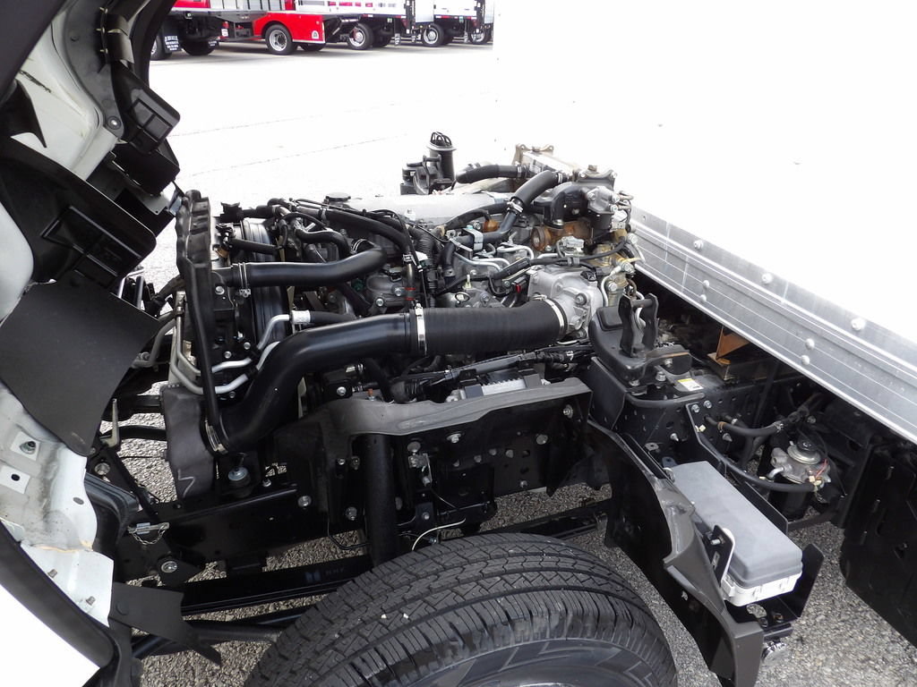 Used 2021 Isuzu NPR RWD image 31