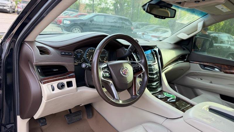 Used 2015 Cadillac Escalade ESV Luxury RWD image 9