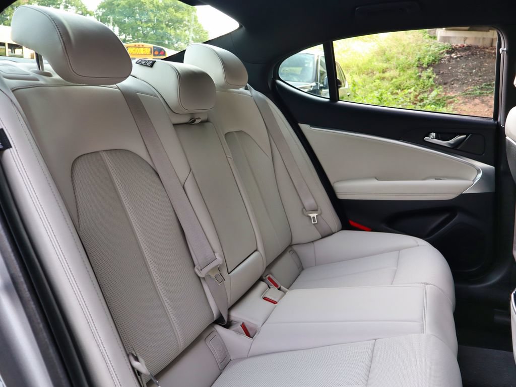 Used 2025 Genesis G70 2.5T AWD/4WD image 43