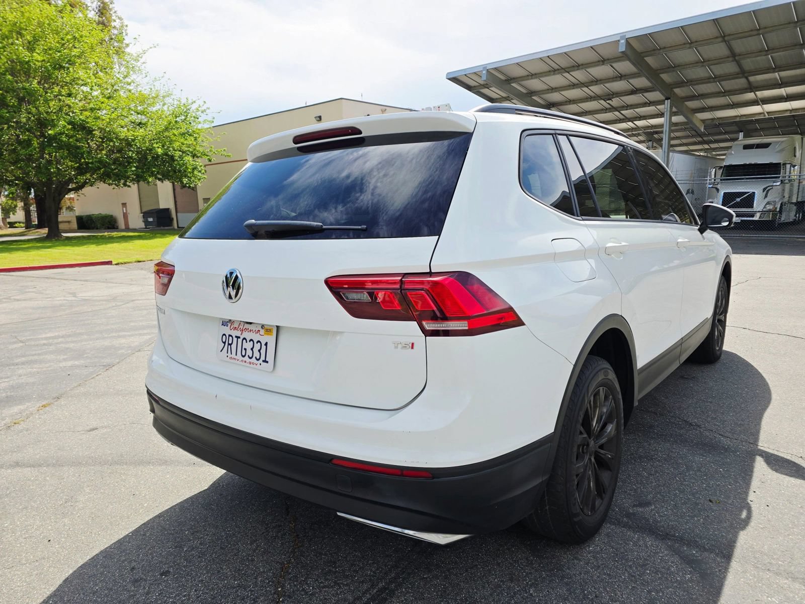Used 2018 Volkswagen Tiguan S FWD image 9