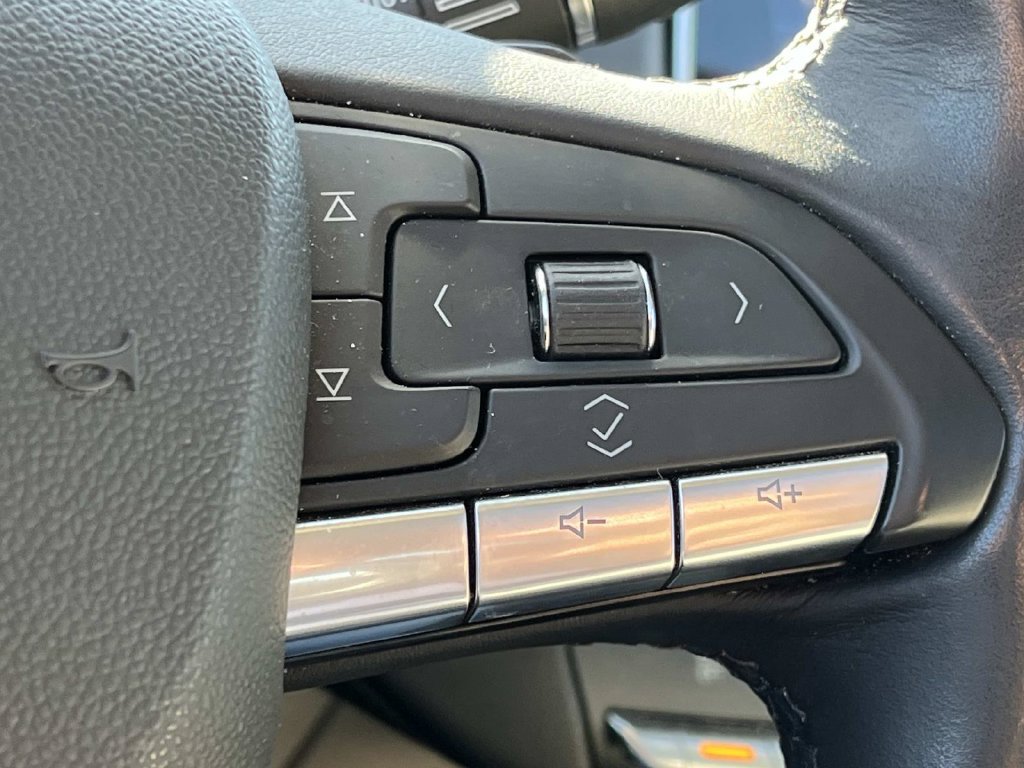 Certified 2023 Cadillac XT4 Premium Luxury w/ Enhanced Visibility Package FWD image 37