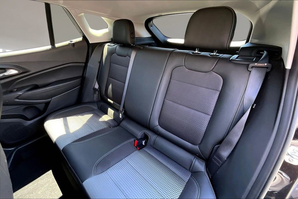 Used 2025 Chevrolet Trax LT FWD image 18