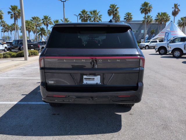 Certified 2026 Lincoln Navigator Reserve AWD/4WD image 5