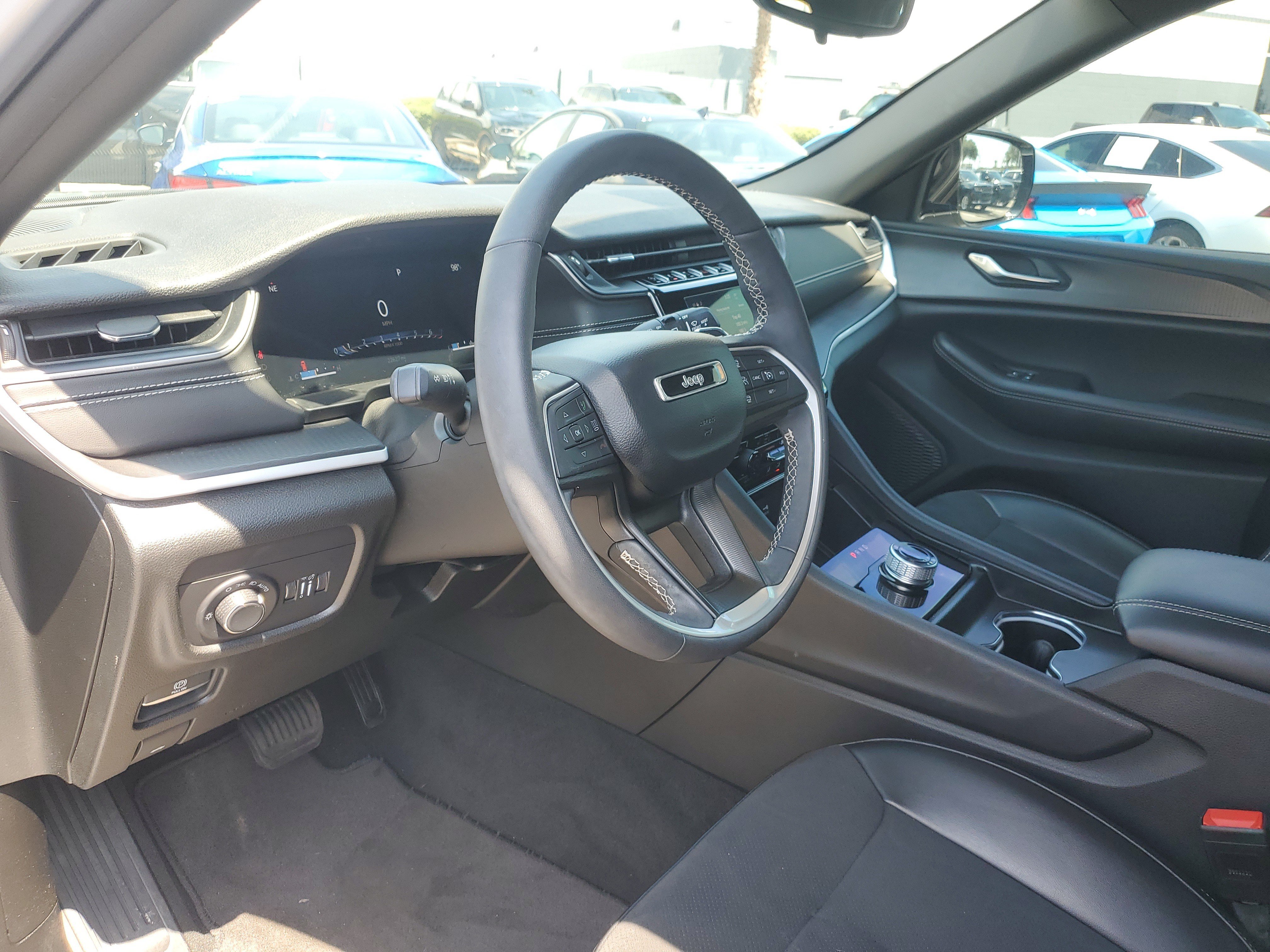 Used 2024 Jeep Grand Cherokee L Laredo RWD image 13