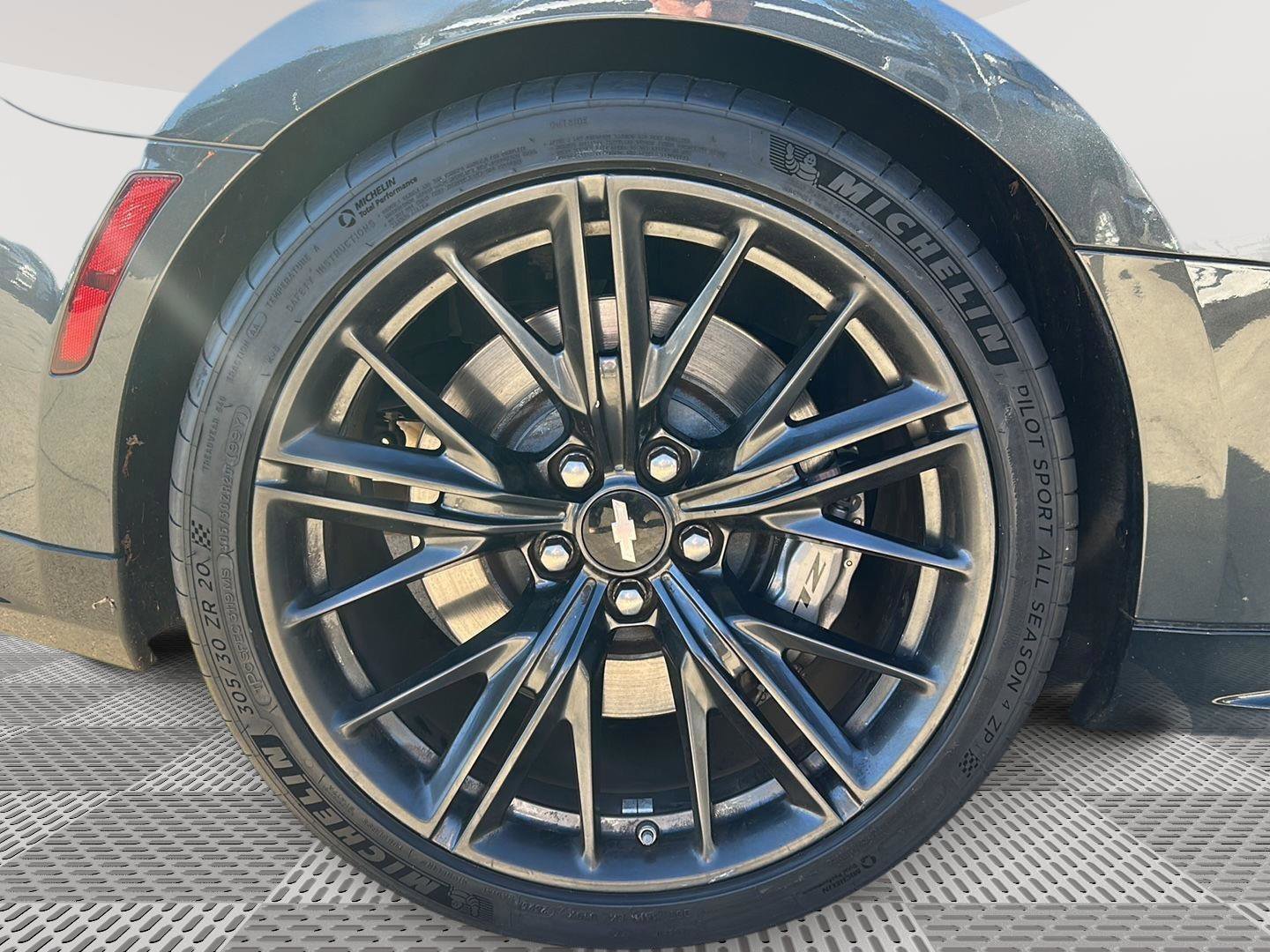 Used 2018 Chevrolet Camaro ZL1 image 26