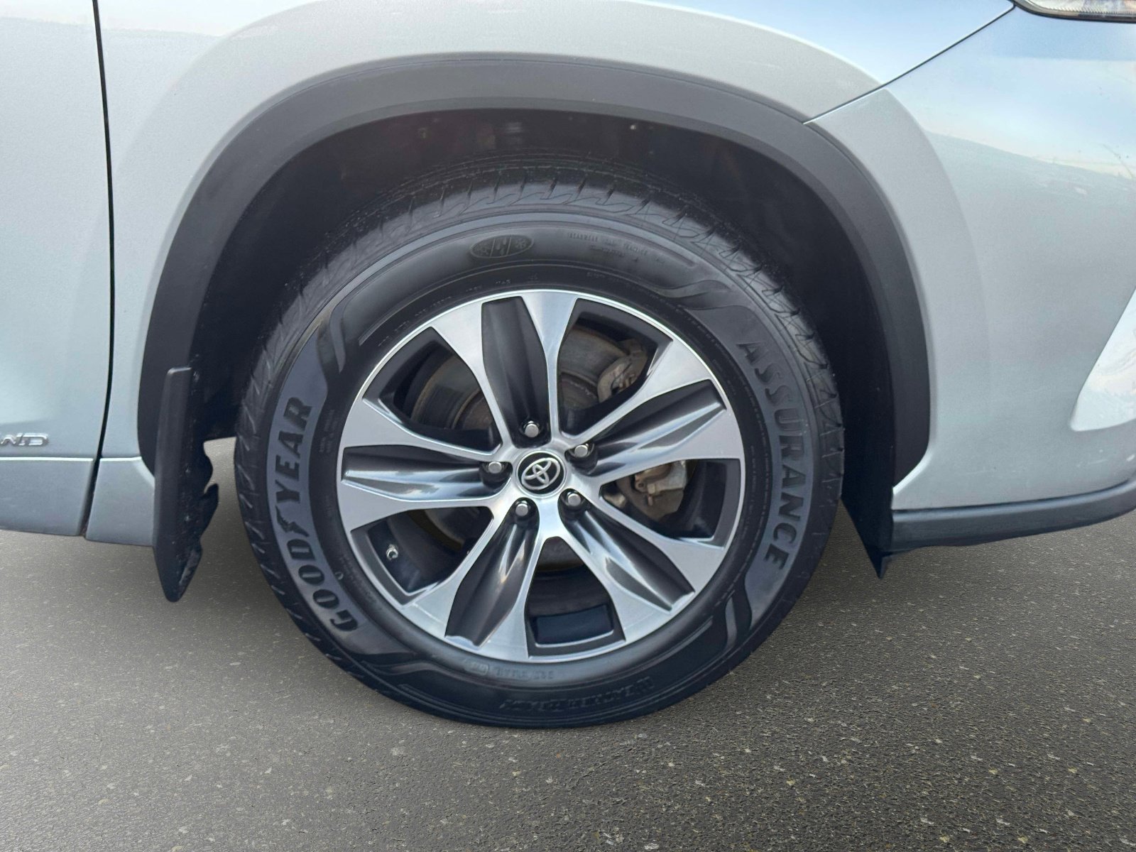 Used 2021 Toyota Highlander XLE image 8