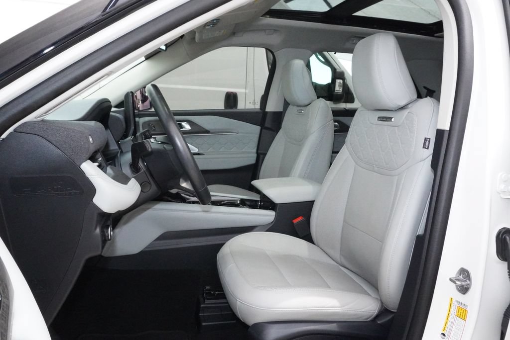 Used 2025 Ford Explorer Platinum w/ Ultimate Package RWD image 28