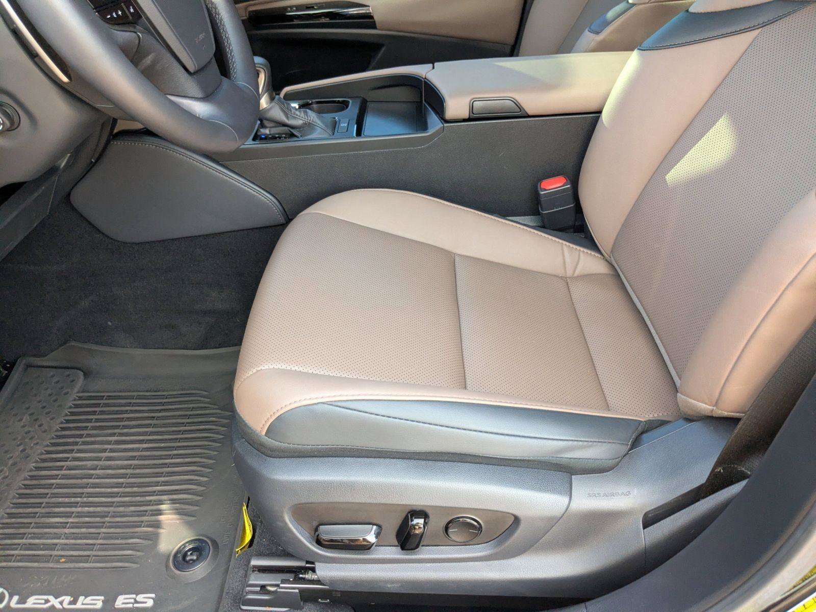 Used 2025 Lexus ES 350 w/ Premium Package FWD image 5