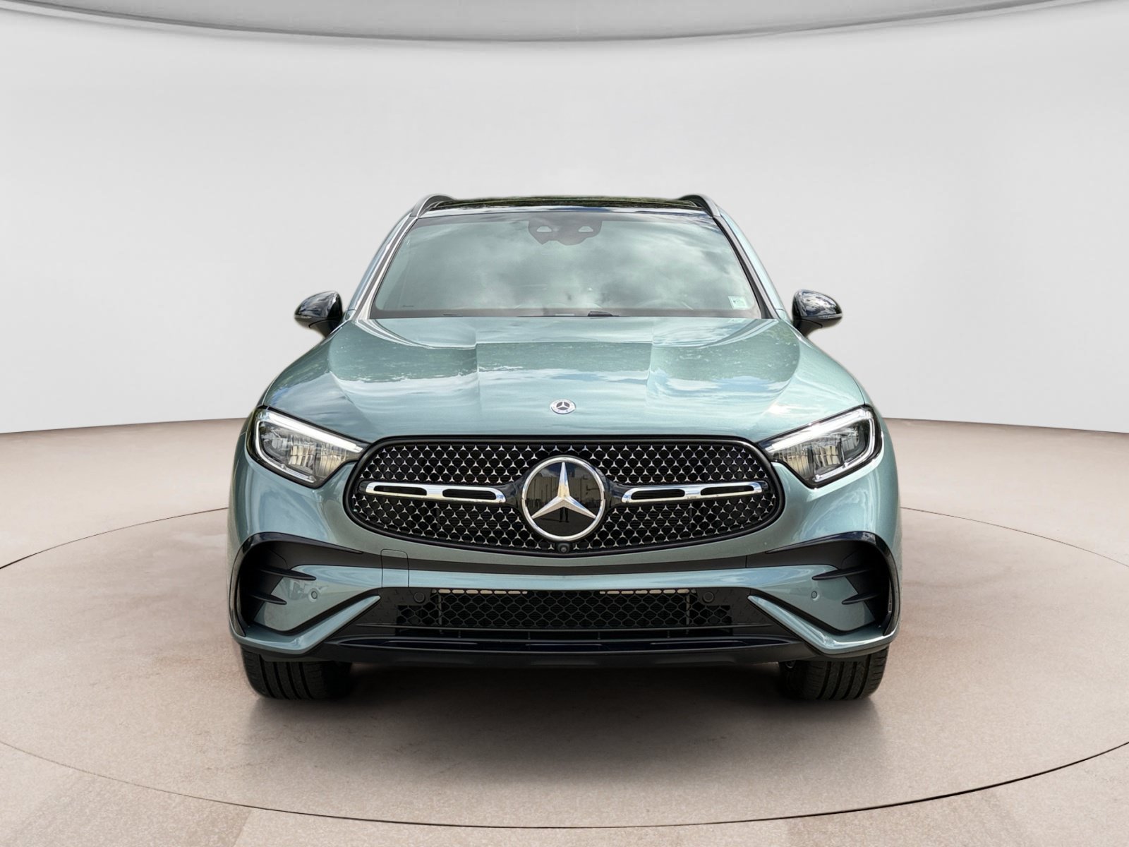 Used 2025 Mercedes-Benz GLC 350e 4MATIC image 8