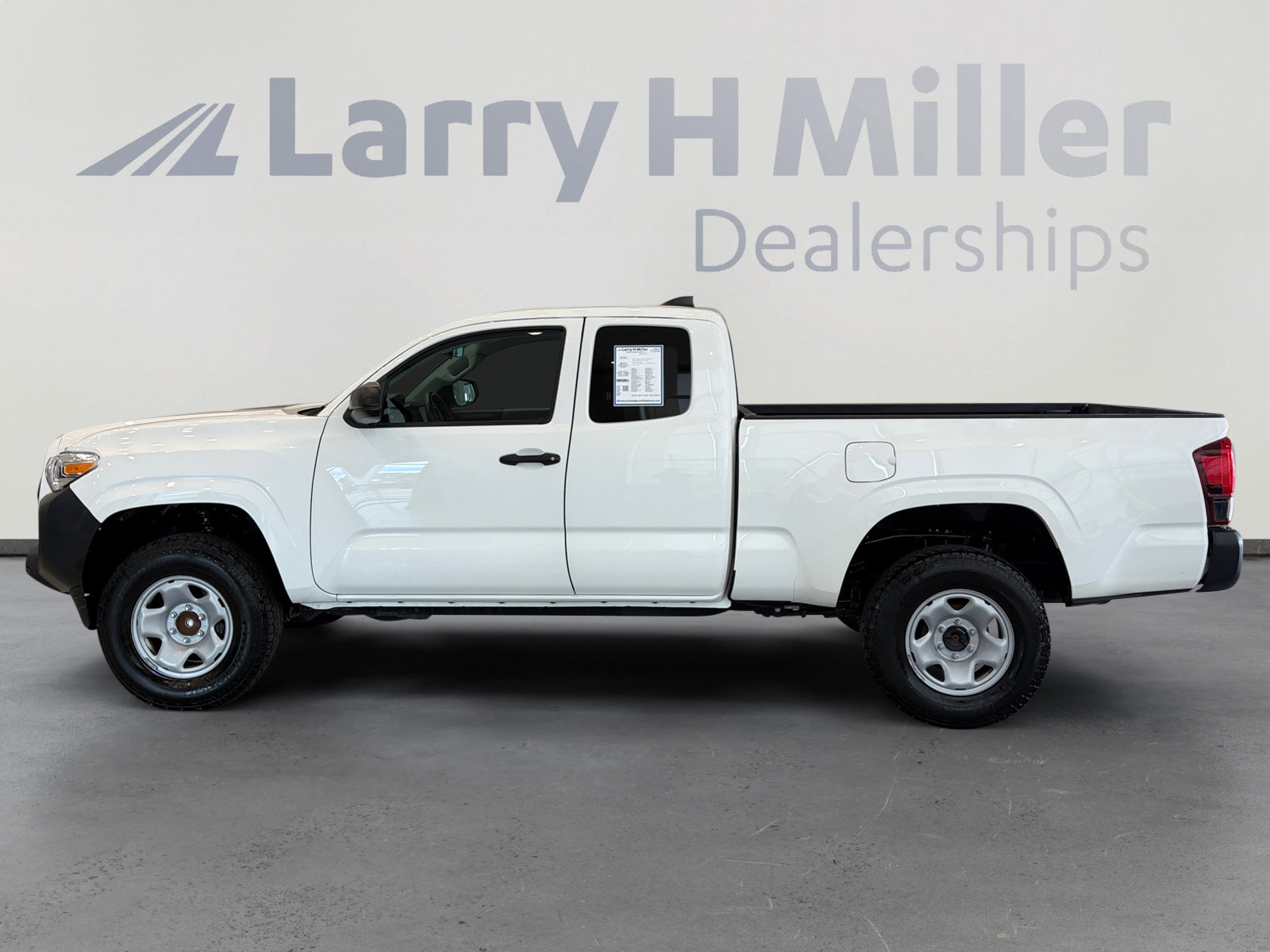 Used 2021 Toyota Tacoma SR RWD image 2