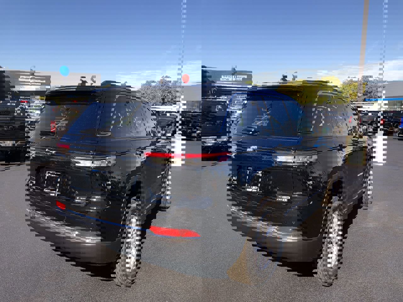 New 2025 Jeep Grand Cherokee Laredo X w/ Luxury Tech Group I image 13