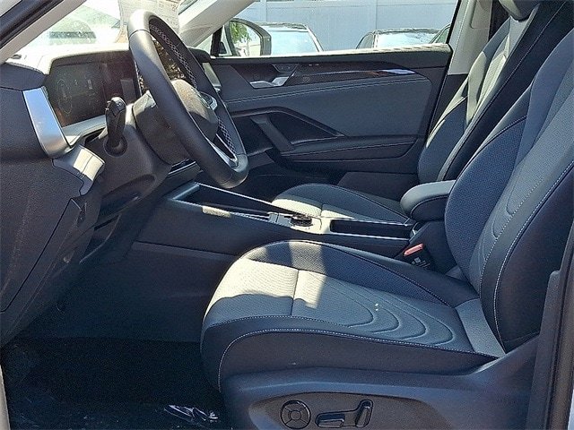 New 2025 Volkswagen Tiguan SE w/ Panoramic Sunroof Package AWD/4WD image 10