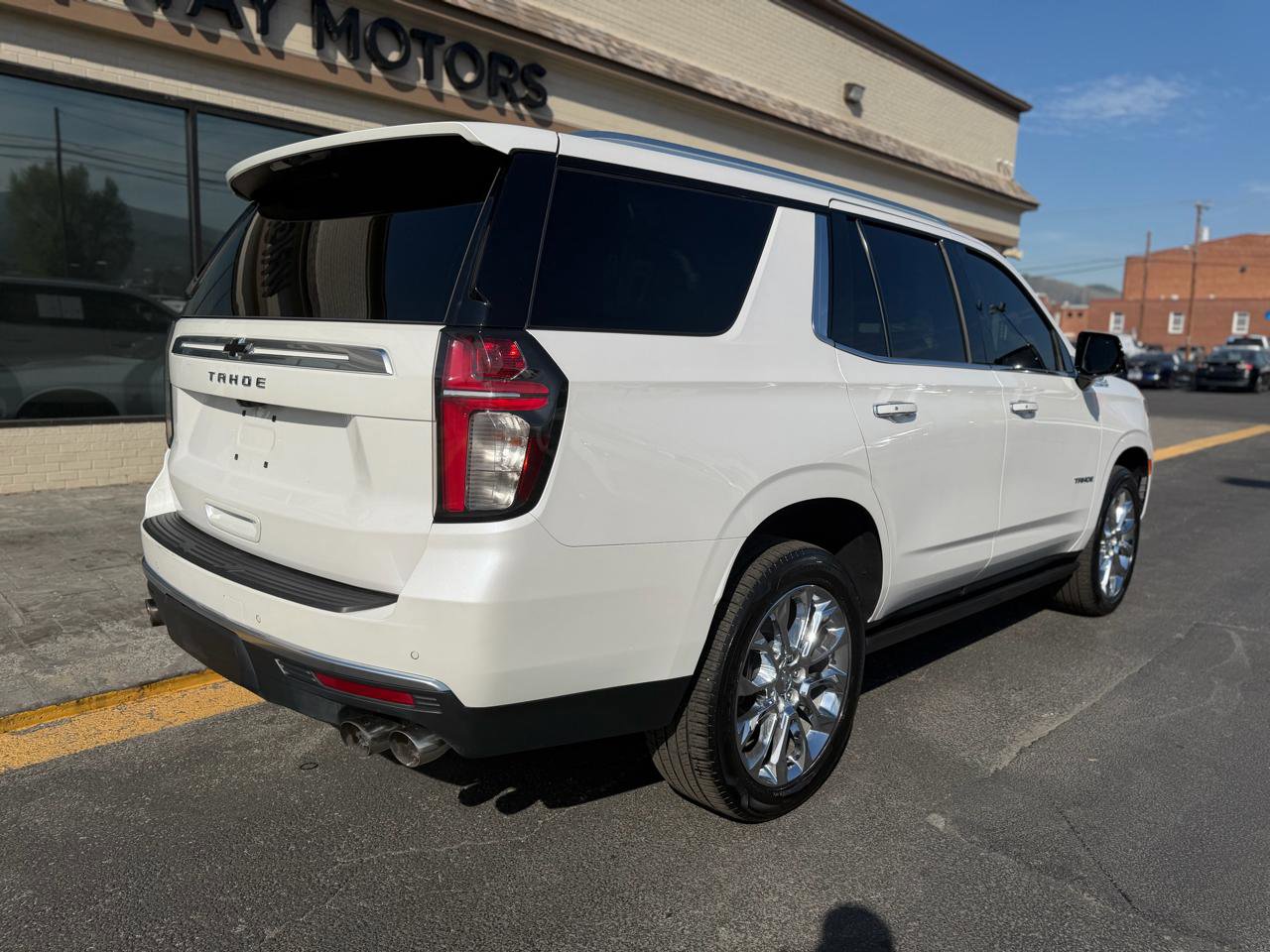 Used 2023 Chevrolet Tahoe High Country w/ Premium Package 2 AWD/4WD image 3