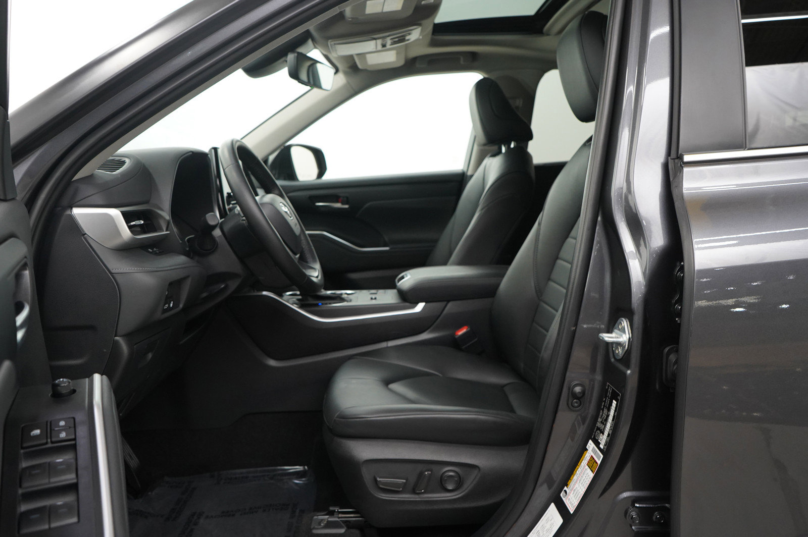 Used 2024 Toyota Highlander XLE image 18