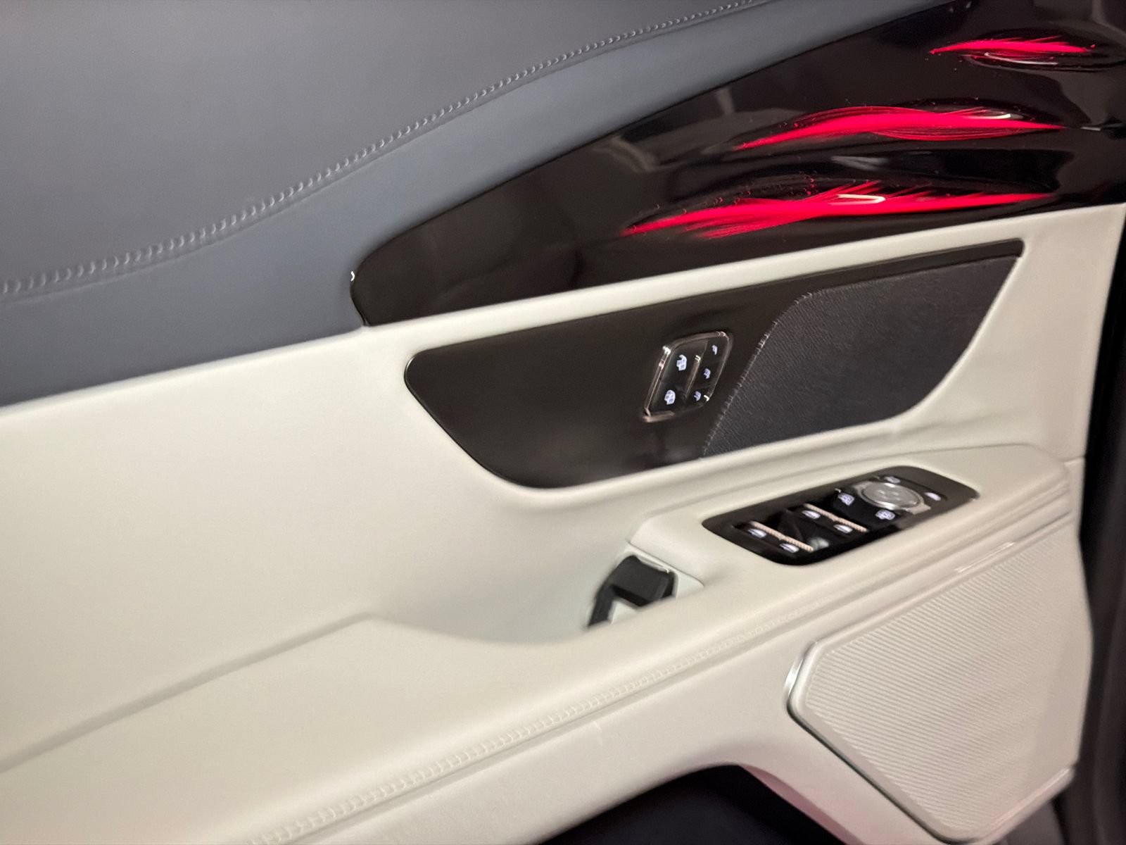 New 2026 Lincoln Nautilus Premier AWD/4WD image 19
