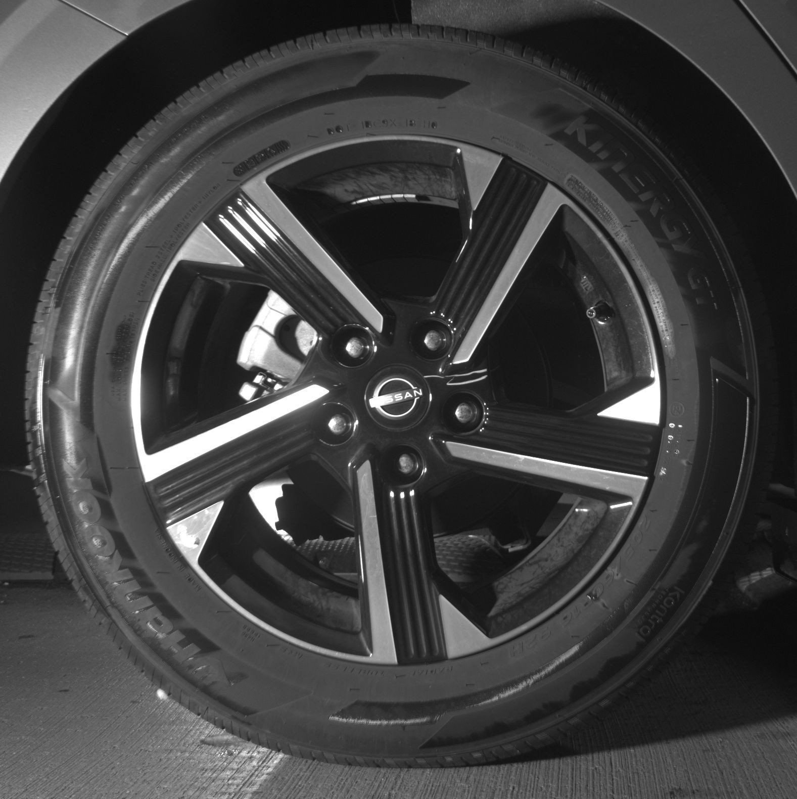 Used 2025 Nissan Sentra SV FWD image 15