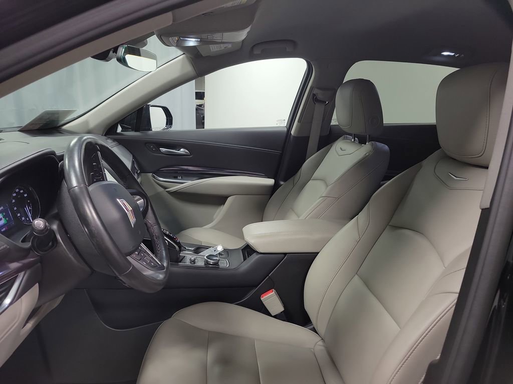 Used 2023 Cadillac XT4 Luxury w/ Cold Weather Package image 12