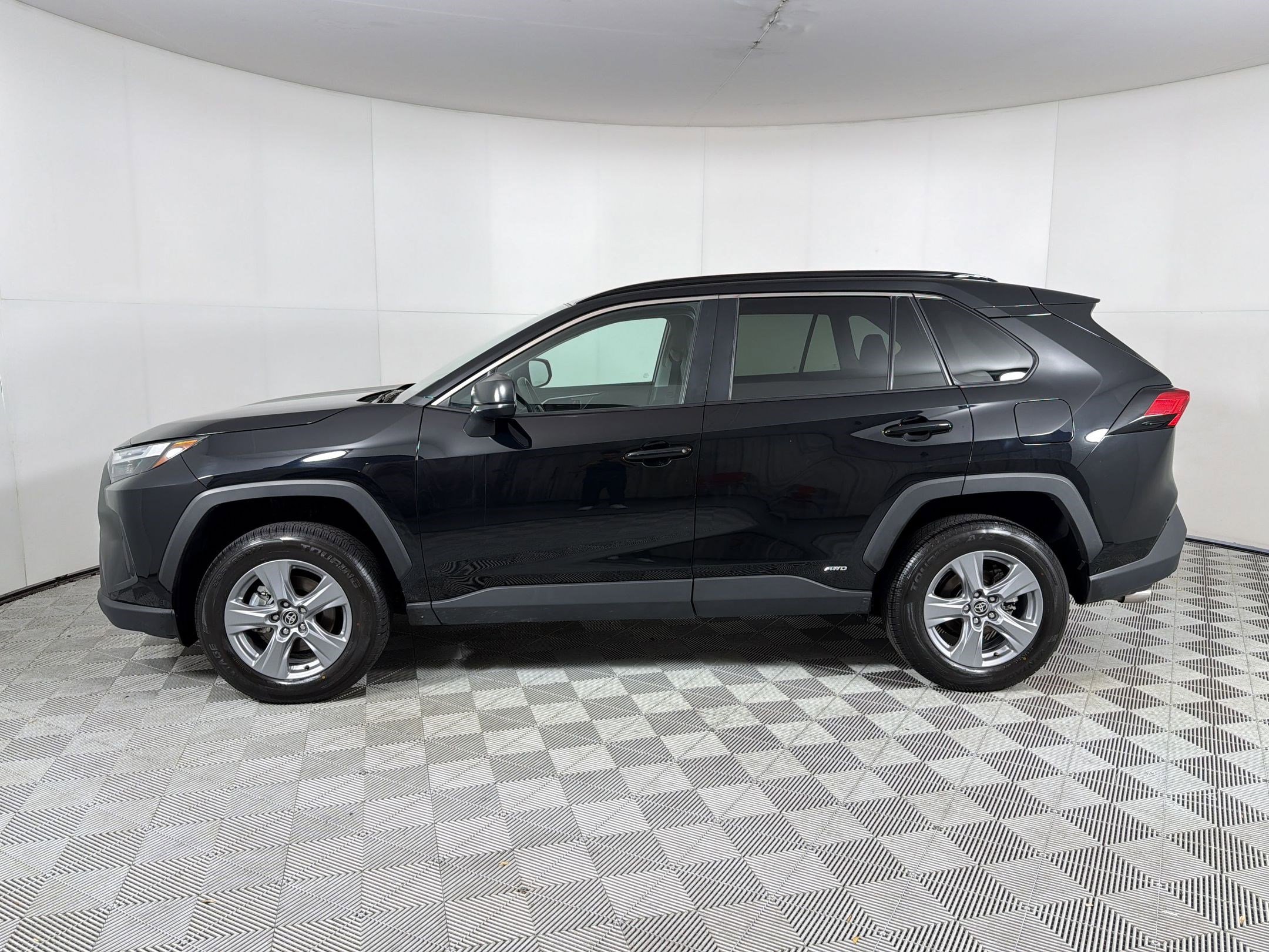 Used 2025 Toyota RAV4 LE image 2