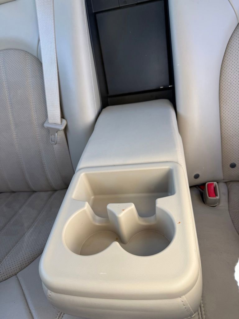 Used 2011 Buick Lucerne Super image 10