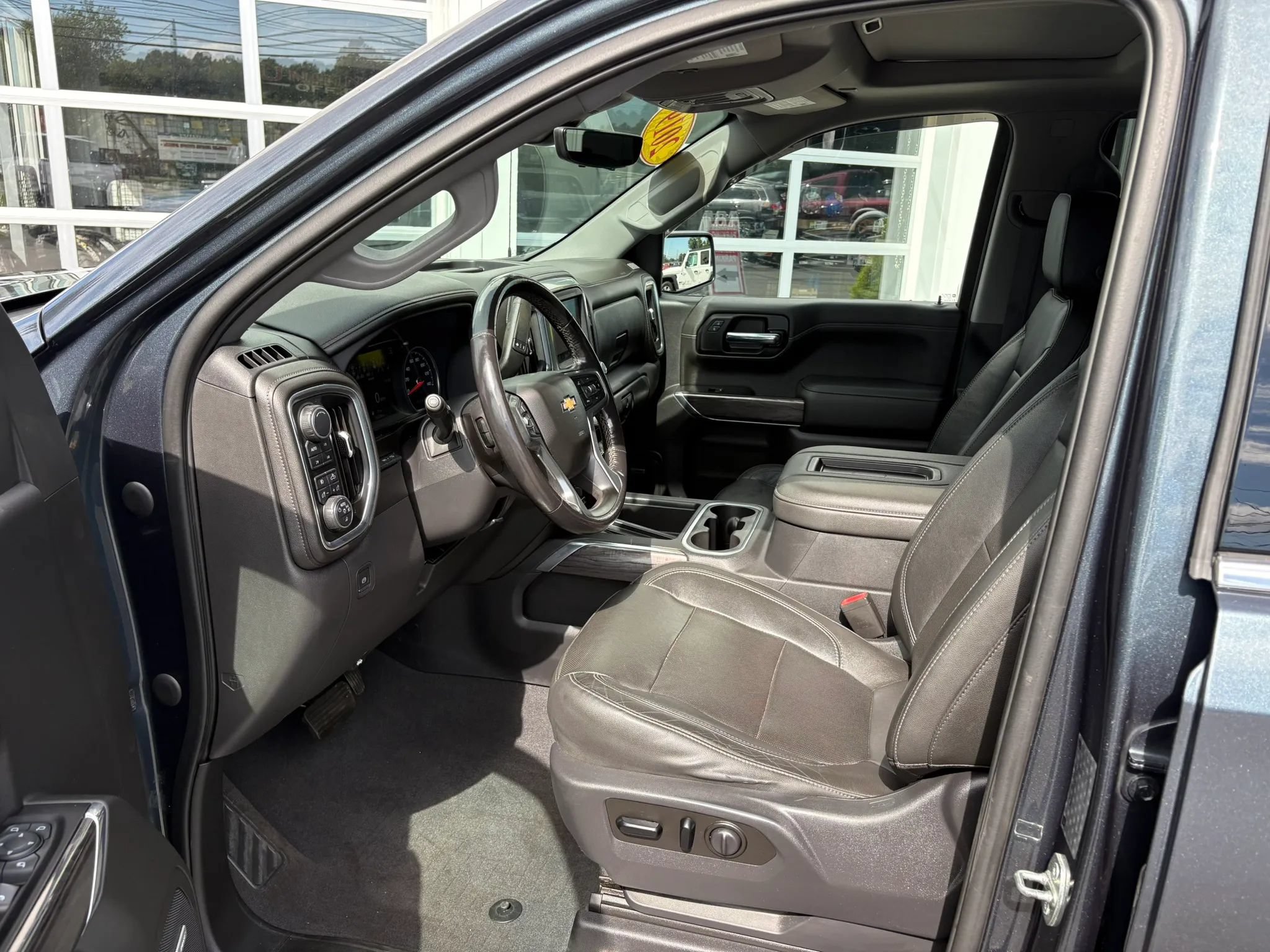 Used 2019 Chevrolet Silverado 1500 LTZ w/ LTZ Premium Package AWD/4WD image 12