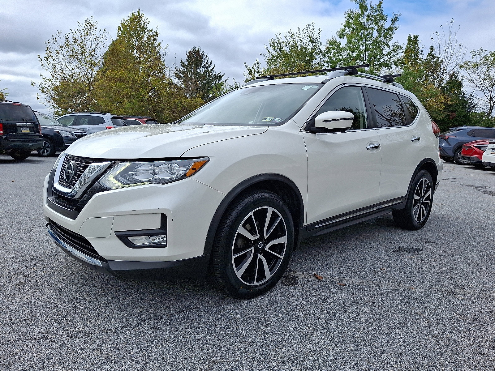 Used 2018 Nissan Rogue SL w/ Premium Package image 3