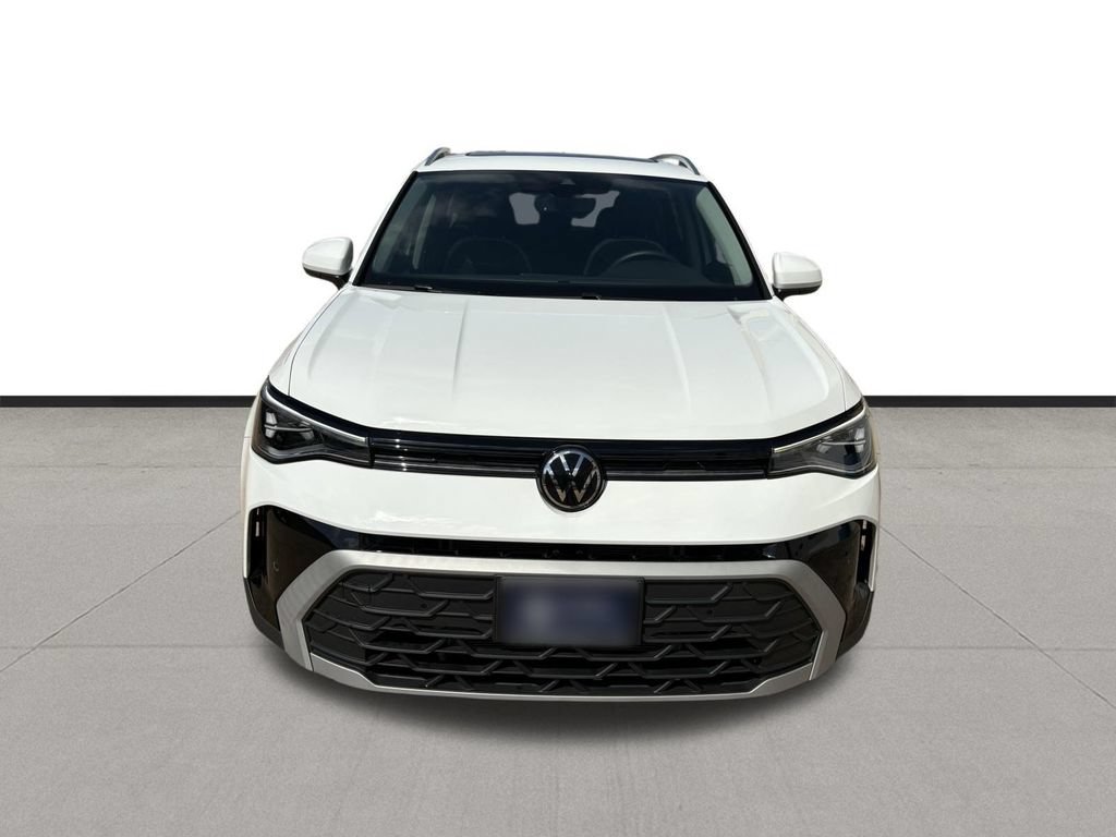 Used 2025 Volkswagen Taos SE FWD image 2