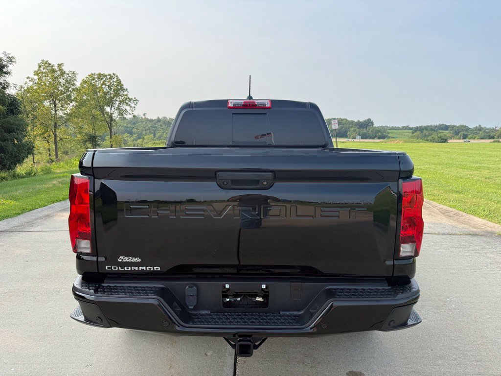 Used 2024 Chevrolet Colorado Trail Boss w/ Technology Package AWD/4WD image 4