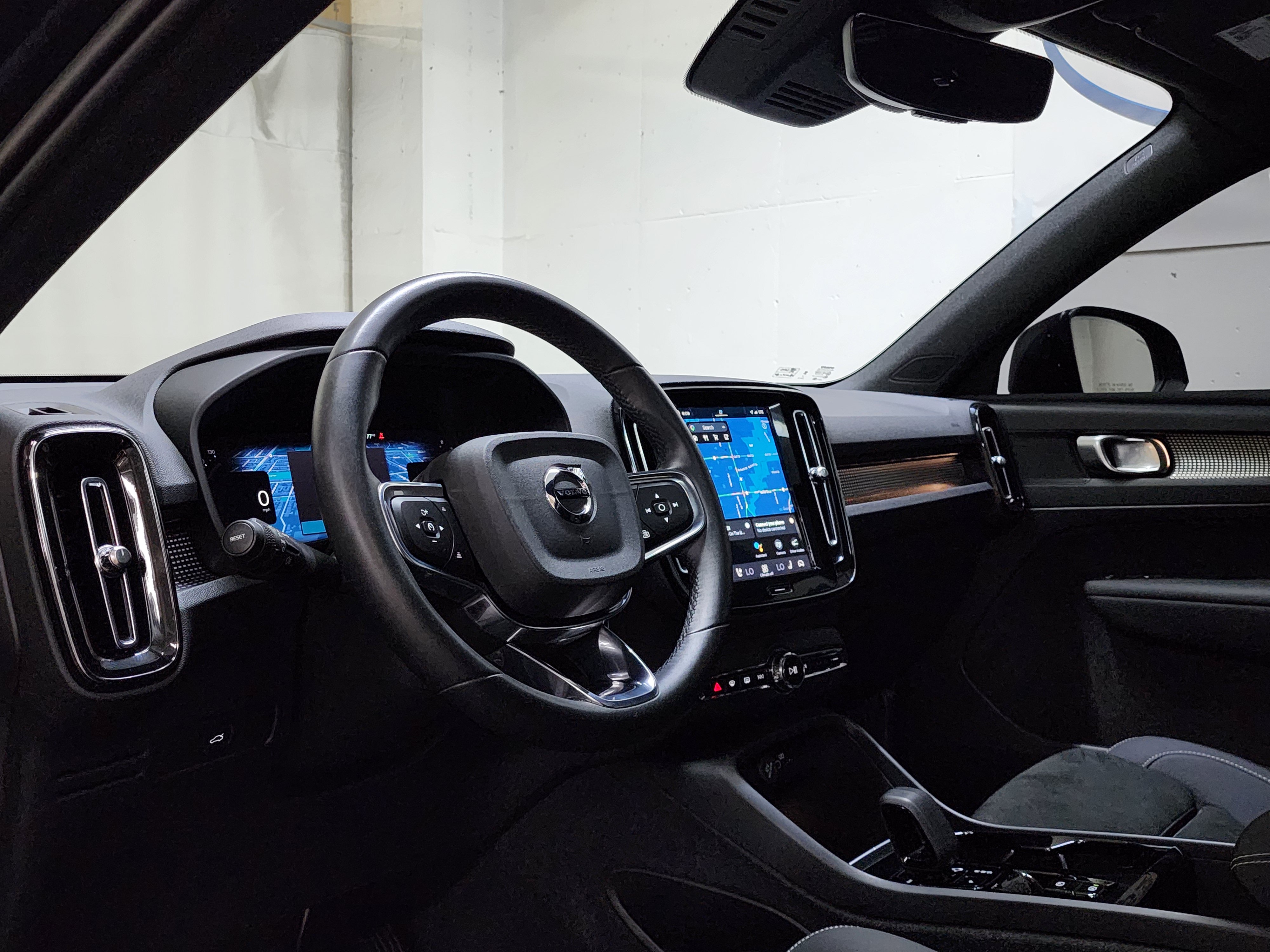 Used 2023 Volvo XC40 B5 Plus w/ Climate Package AWD/4WD image 13