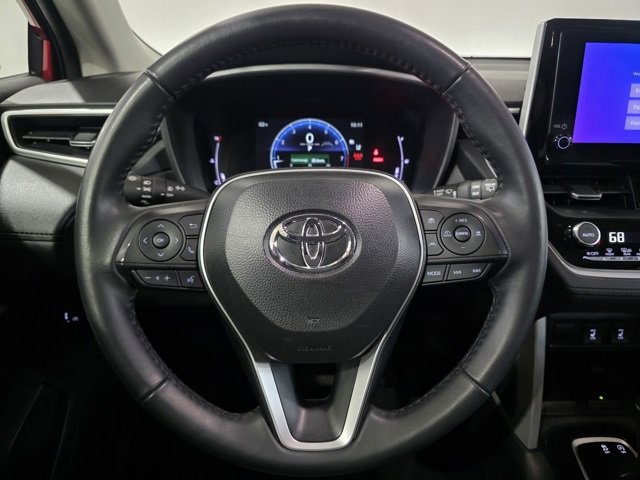 Used 2025 Toyota Corolla Cross XLE image 16